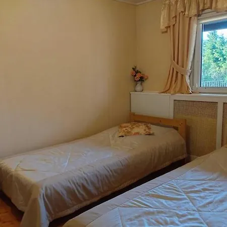 Half Of A Home, Huge Garden, Pond Ferienhaus *