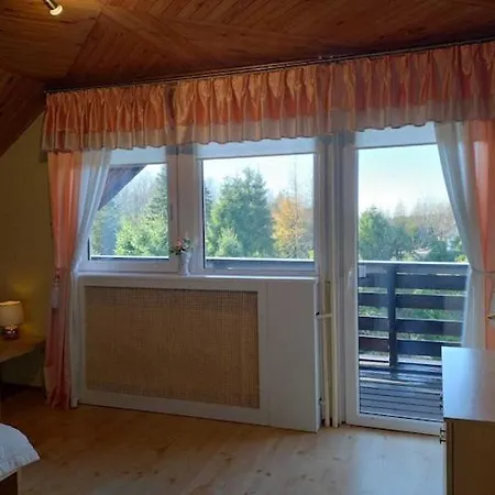 Half Of A Home, Huge Garden, Pond Ferienhaus Szymbark (Pomerania)