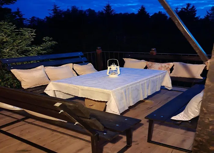 Half Of A Home, Huge Garden, Pond 度假居