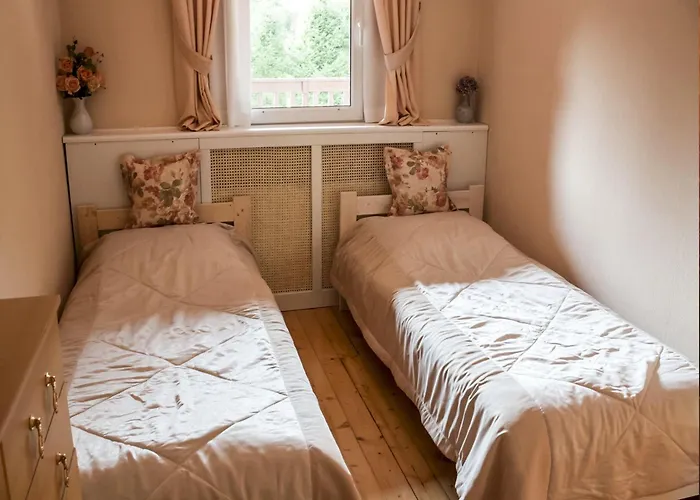 Half Of A Home, Huge Garden, Pond 度假居 *